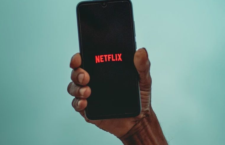 Após anunciar lucro, Netflix sobe preços de assinaturas. Veja valores