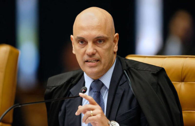 Provas compartilhadas por Alexandre de Moraes podem levar à cassação de Bolsonaro e Mourão