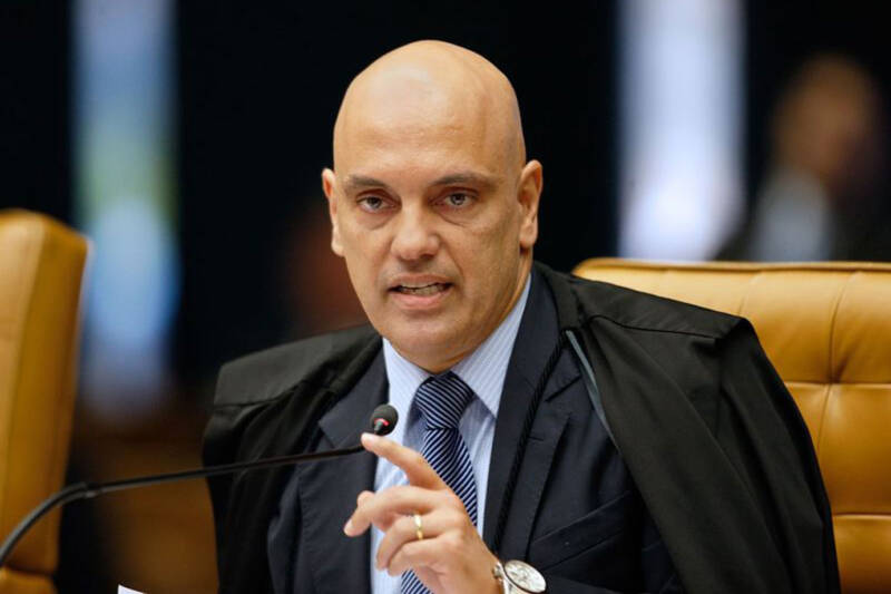 Provas compartilhadas por Alexandre de Moraes podem levar à cassação de Bolsonaro e Mourão