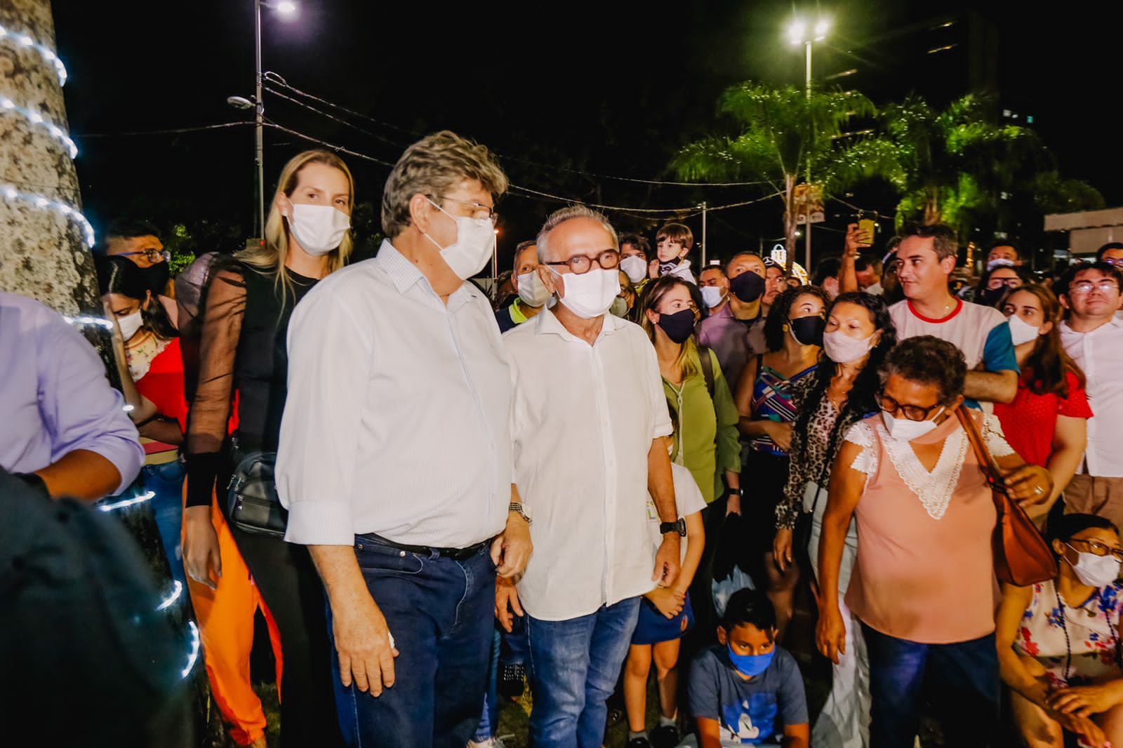 EmoçãoAo lado do governador, prefeito abre Natal dos Sentimentos em três polos da Capital