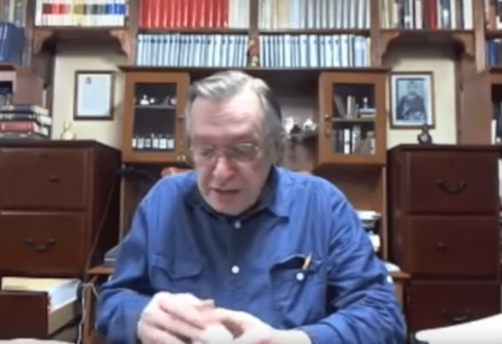 Escritor Olavo de Carvalho morre aos 74 anos