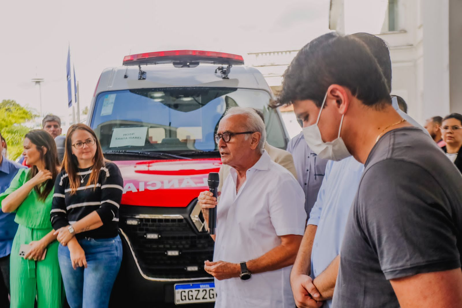 SaúdePrefeito entrega dez novas ambulâncias para cobertura de UPAs e hospitais da Rede Municipal