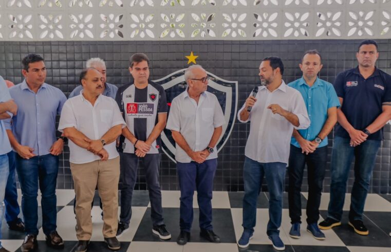 Capital do esportePrefeito assina convênio com Botafogo-PB que beneficia alunos da Rede Municipal do projeto ‘Campeões do Amanhã