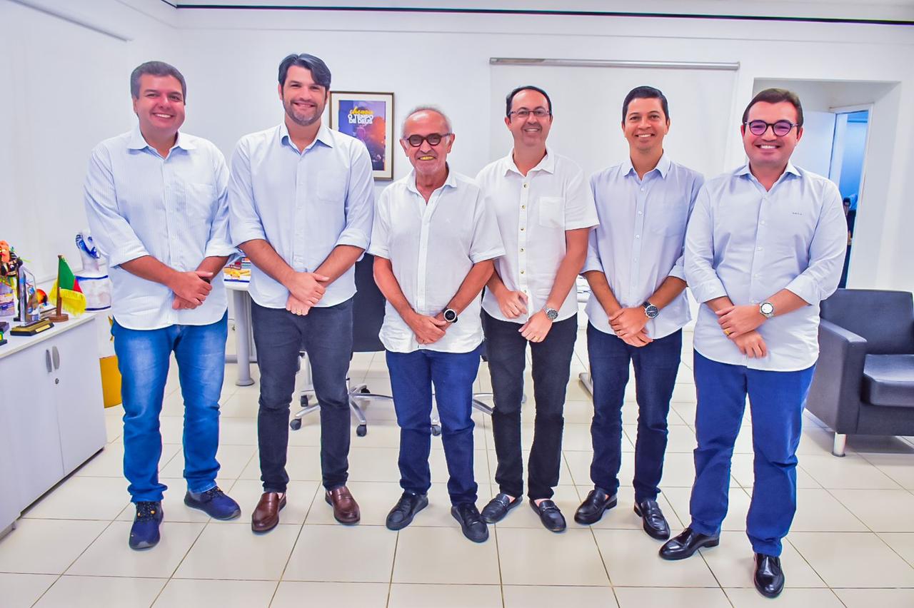 Gestão e projetosCícero Lucena transmite cargo a Leo Bezerra e nomeia nova secretária do Desenvolvimento Social