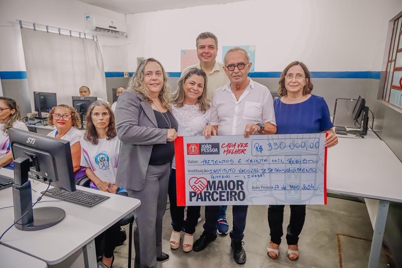 Prefeito libera mais de R$ 5 milhões para 14 instituições que prestam serviços em várias áreas em benefício da população