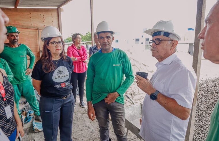 5 mil vagas de ensinoPrefeito inspeciona obras de uma das 13 unidades de ensino construídas do zero, em parceria com o FNDE