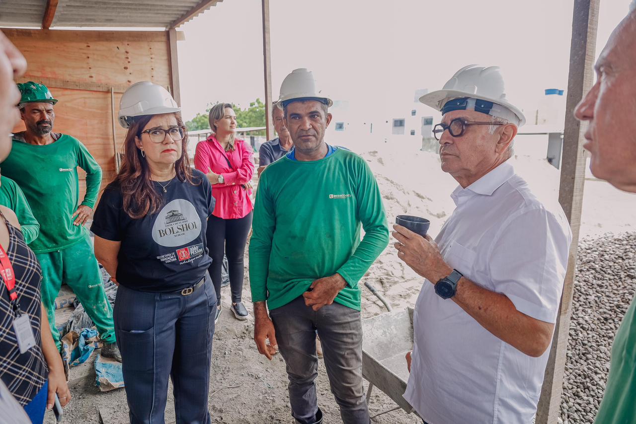 5 mil vagas de ensinoPrefeito inspeciona obras de uma das 13 unidades de ensino construídas do zero, em parceria com o FNDE