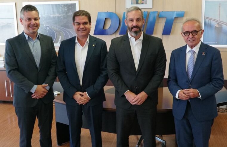 Em BrasíliaCícero Lucena discute  investimentos para João Pessoa com ministro do Turismo e diretor-geral do Dnit